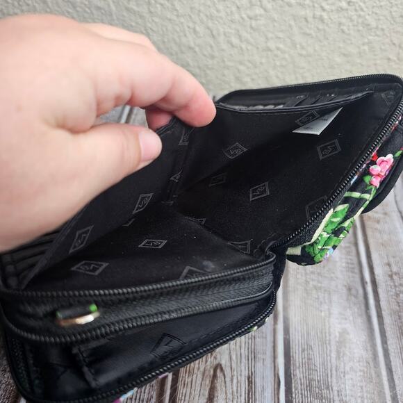 Vera bradley quilted black floral zipper wallet fabric RFID - Picture 4 of 7